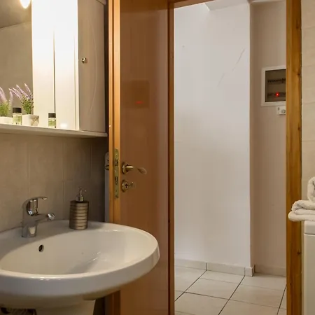 Апартаменты Kamari Blue